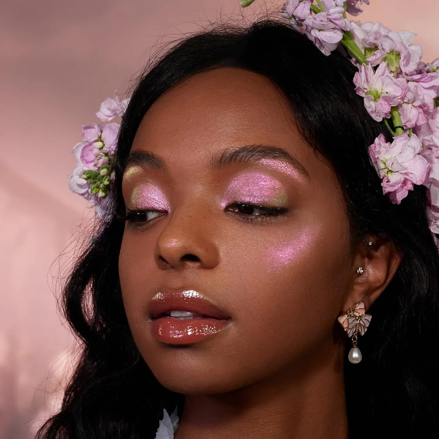 Flower Knows Midsummer Fairytales Liquid Highlighter(Multichrome),Highlighter Makeup,Pearlescent Face & Body Illuminator,Blendable & Long-lasting face Highlighter for All Skin Tones(04 Fairy Whisper)